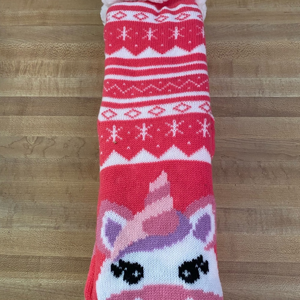 New “ Sherpa Critter Socks.” Unicorn Theme. One Size Fits Most. Pink/White.